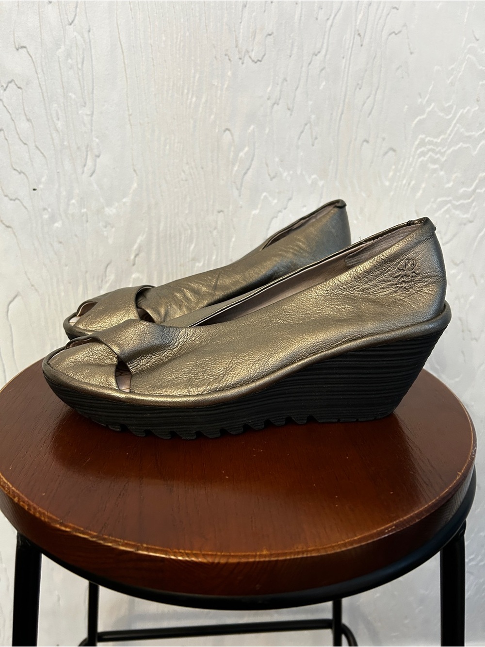 FLY LONDON Leather Wedge Peep Toe Shoe Metallic 38 Comfort Dressy Event Bronze